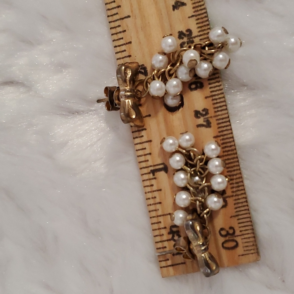 Goldtone faux pearls dangling from a bow pierced earrings - Picture 3 of 4